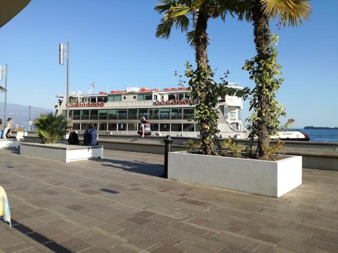 Happy Hotel Atelier Gardone Riviera Centro & Beach ภายนอก รูปภาพ