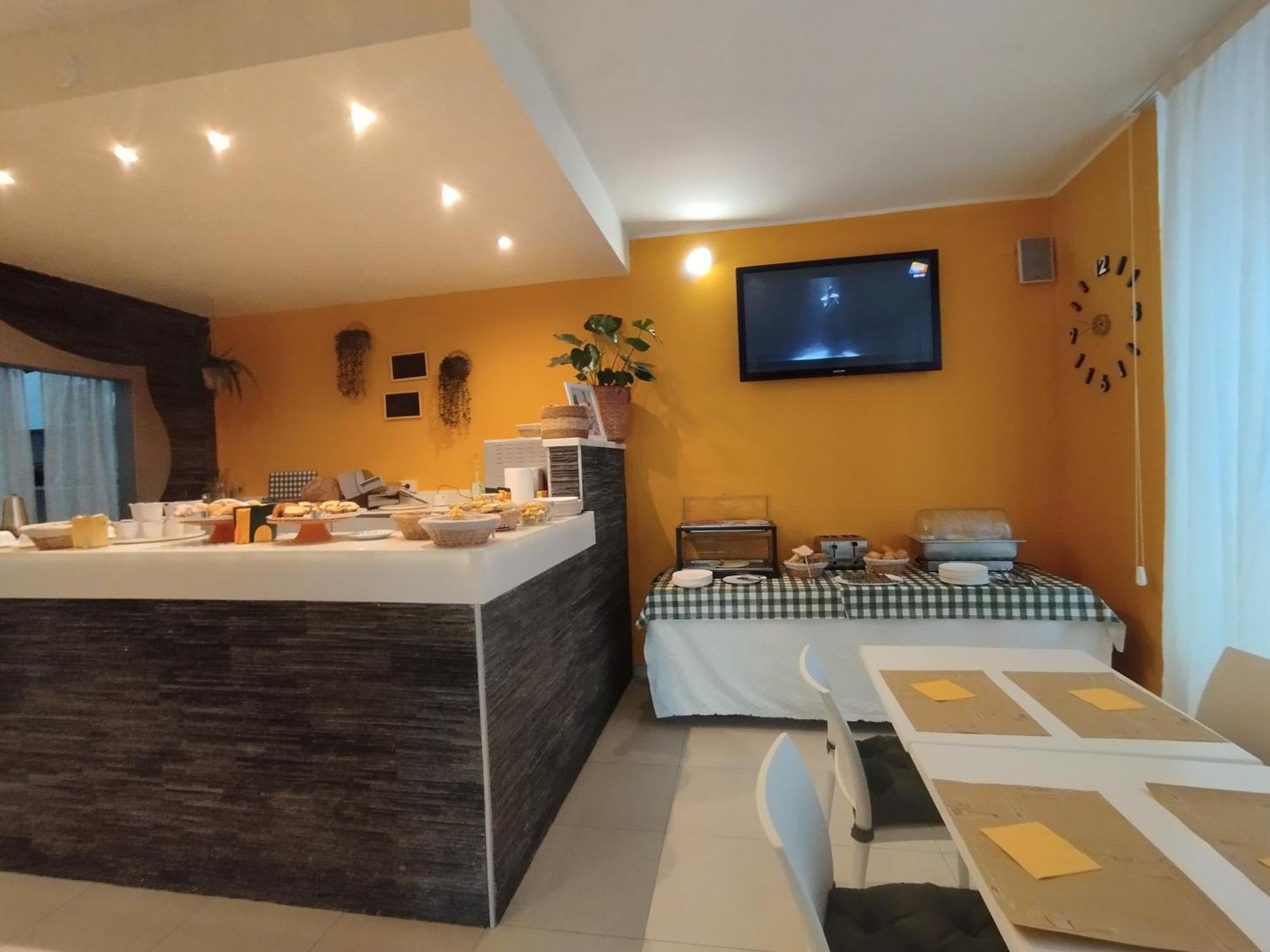 Happy Hotel Atelier Gardone Riviera Centro & Beach ภายนอก รูปภาพ