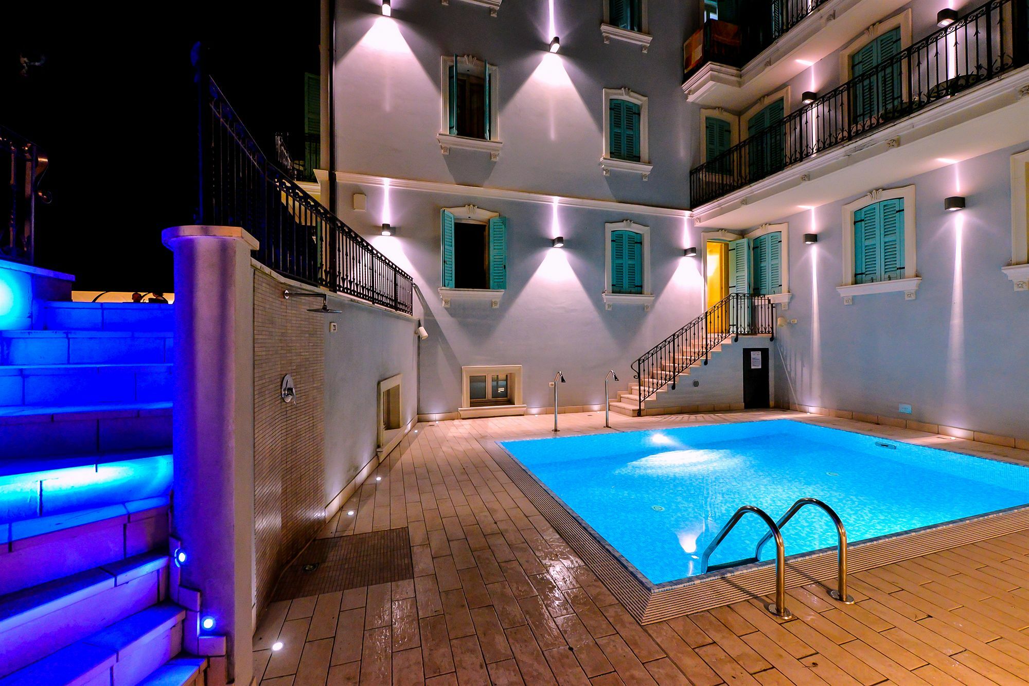 Happy Hotel Atelier Gardone Riviera Centro & Beach ภายนอก รูปภาพ